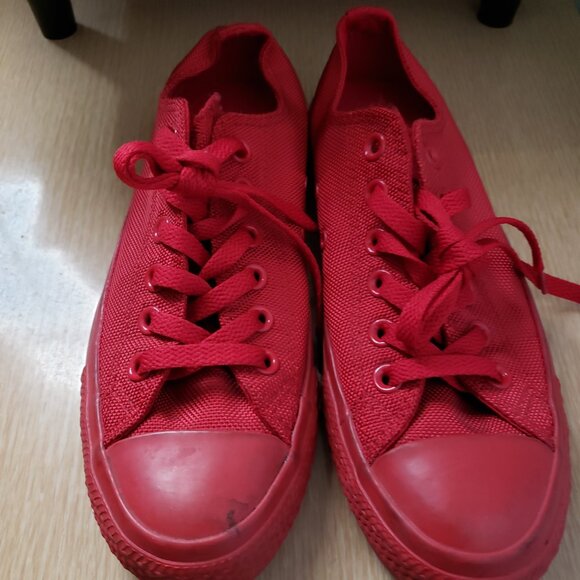 Converse Shoes - EUC CTAS Converse Classic Low Days Ahead 150196F Red Monochrome (5M / 7W)